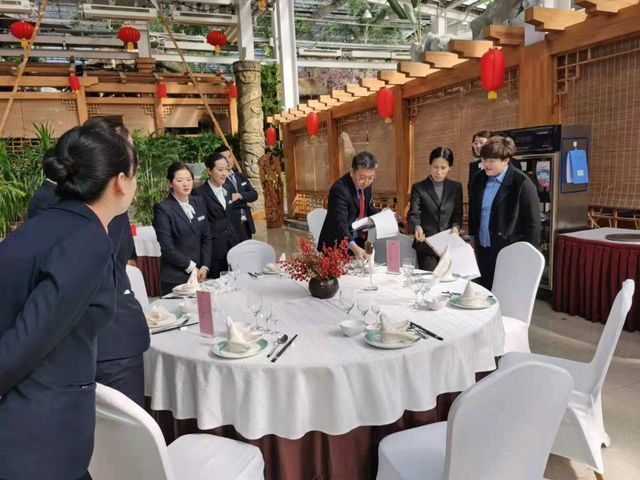 送教入企——酒店管理专业教师赴威高餐饮进行职业技能指导(一)